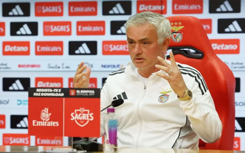 كسر الصمت.. مورينيو يسخر من شائعات عودته إلى ريال مدريد